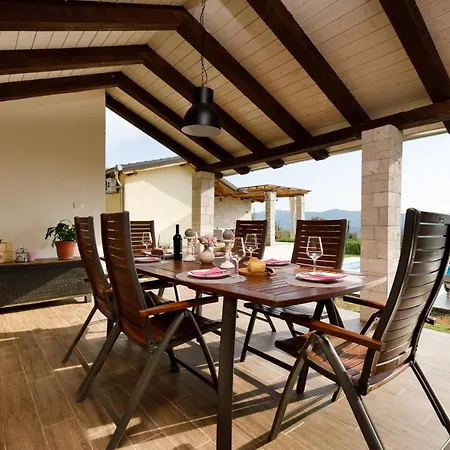 Lujo Villa